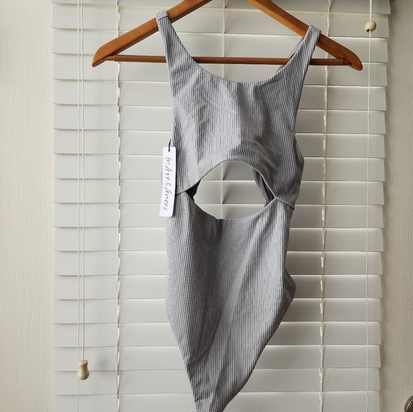 Nwt For love & lemons grey bodysuit M Shirt Top - Picture 3 of 3